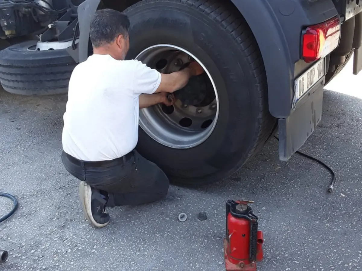 Yeniçamlık Oto Lastikçi